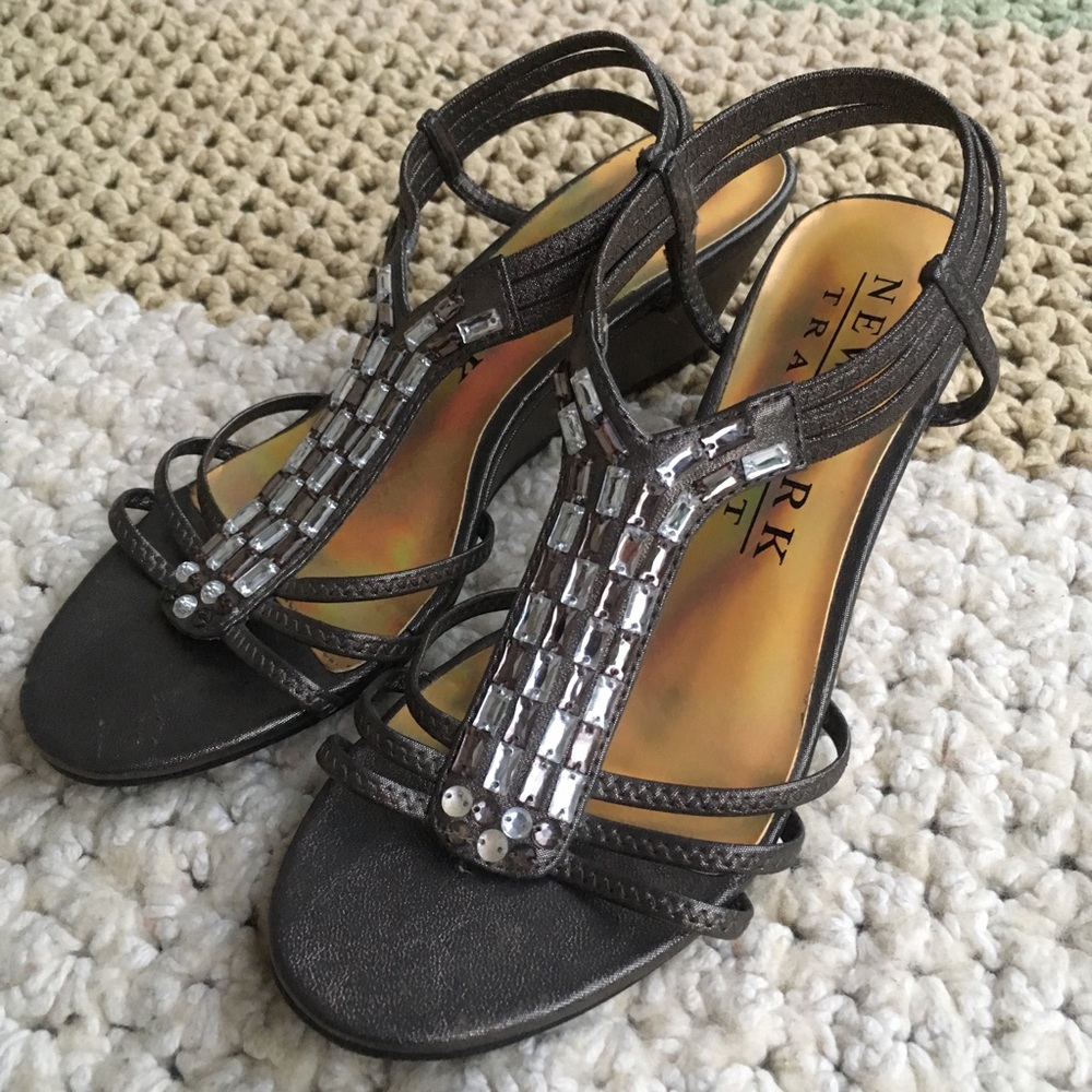 🌼New York transit jeweled heels